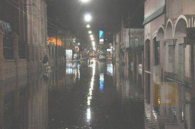 La altura del Rio Luj�n a la 1 de la madrugada es de 5,04 mts. y creciendo.