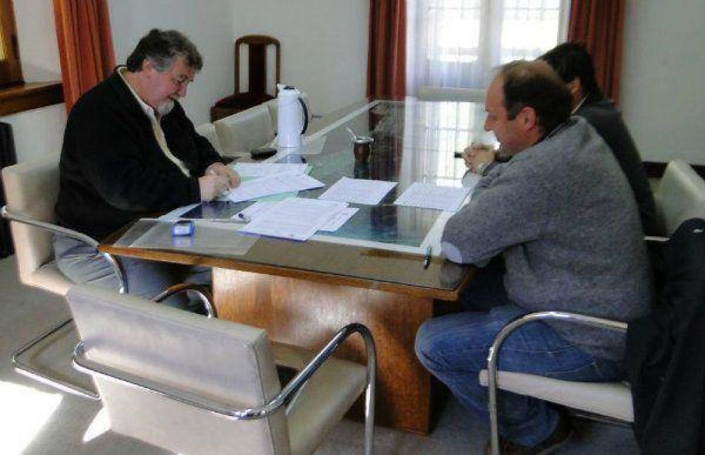  Goye firm� contratos para obras en calles de la ciudad