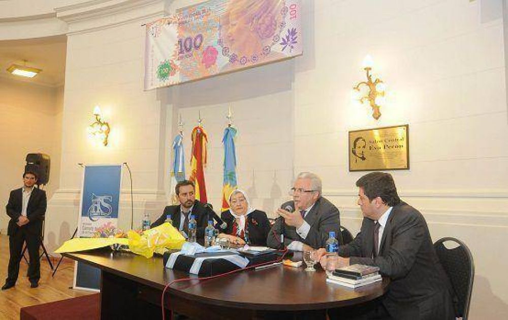 Baltazar Garz�n encabez� una charla en el Senado bonaerense