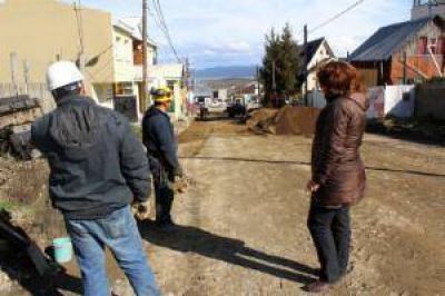 Avanzan las obras de pluviales y cord�n cuneta en el barrio Akawaia