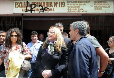 La ministra Alicia Kirchner visit� a los evacuados por el temporal en La Matanza