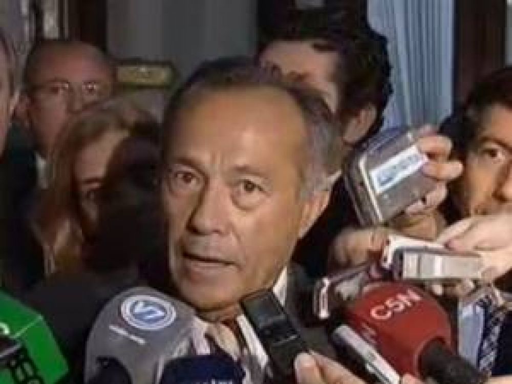 Veintiocho senadores de la oposici�n firmaron un documento contra la �re-re�