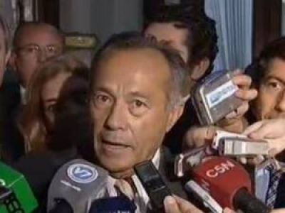 Veintiocho senadores de la oposici�n firmaron un documento contra la �re-re�