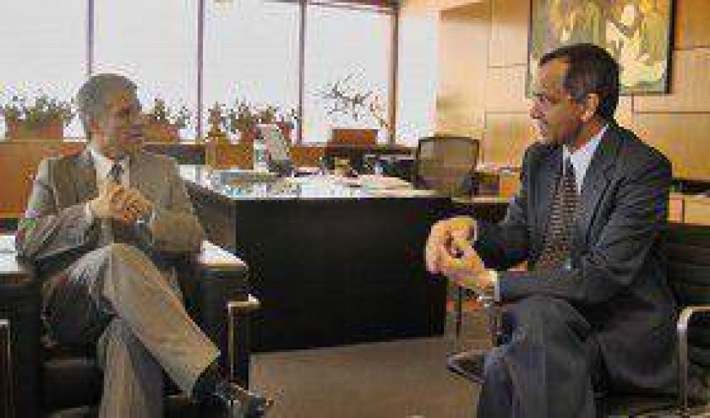 El Gobernador se reuni� con el embajador de la India