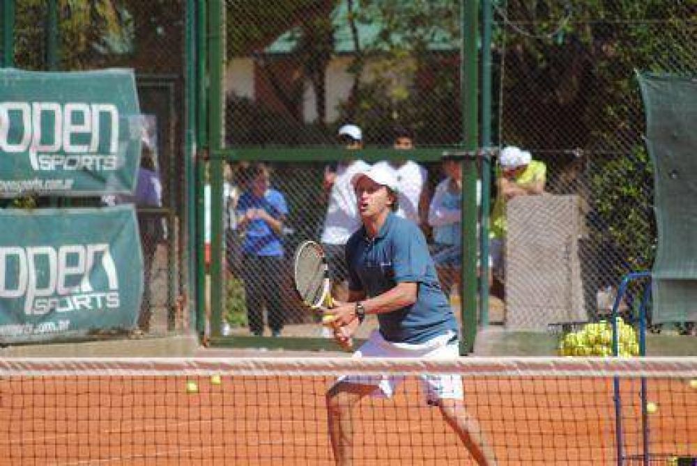 Mart�n Jaite encabez� una cl�nica de tenis en el Club N�utico