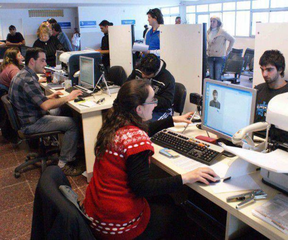 Un conflicto gremial demora la entrega de licencias de conducir