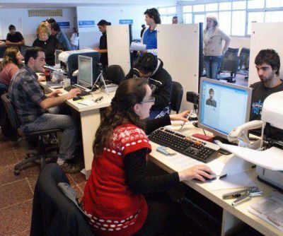 Un conflicto gremial demora la entrega de licencias de conducir