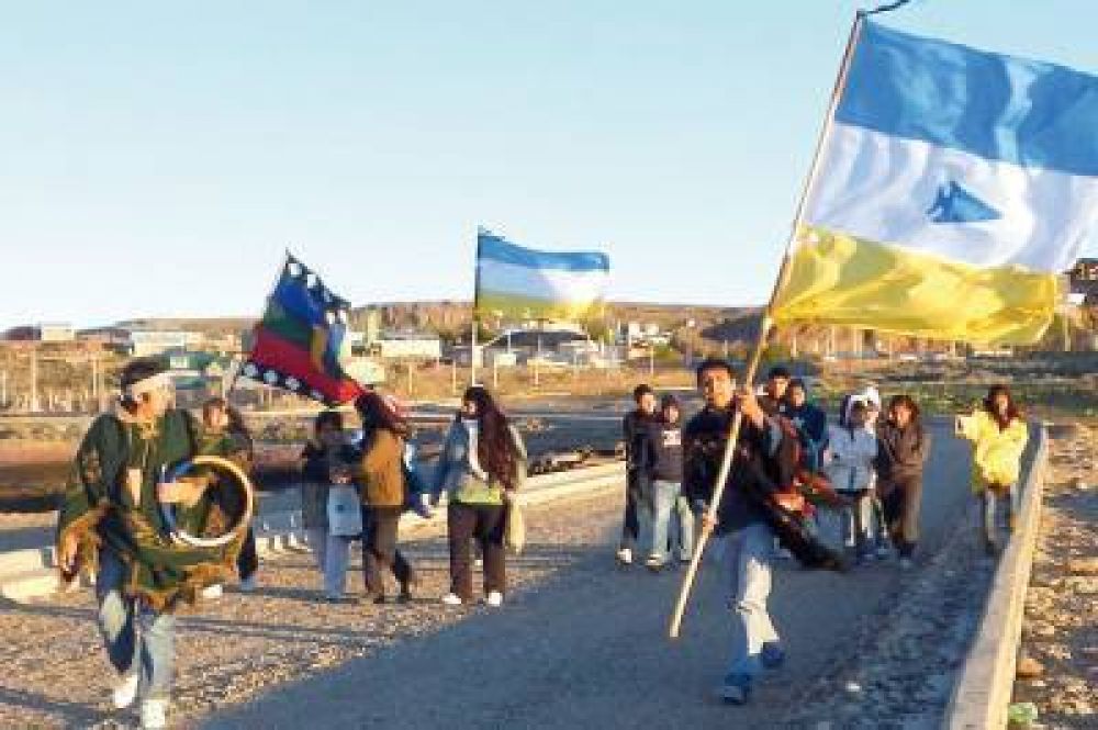 Puerto Deseado amaneci� con el sonido de trutrukas y pifilcas