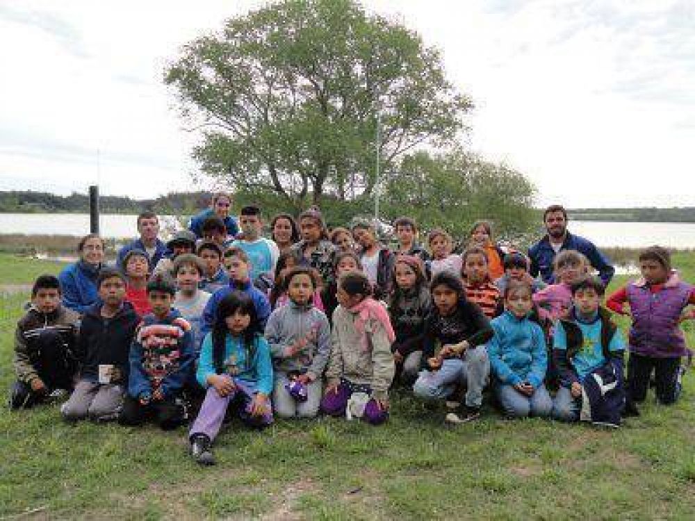 "EMBARRIATE JUGANDO", LLEV� A CHICOS A LA LAGUNA DE LOS PADRES
