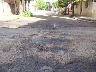 El gobierno local eval�a  un plan de reparaci�n  a fondo de asfaltos