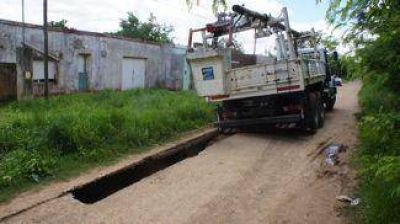 Un cami�n de Ed�n qued� atascado al desmoronarse un entubamiento 