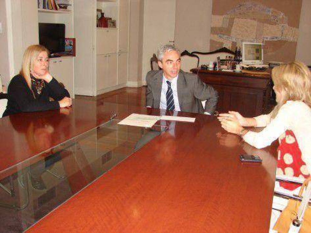 El Intendente Meoni entreg� el fondo banquina al Consejo Escolar