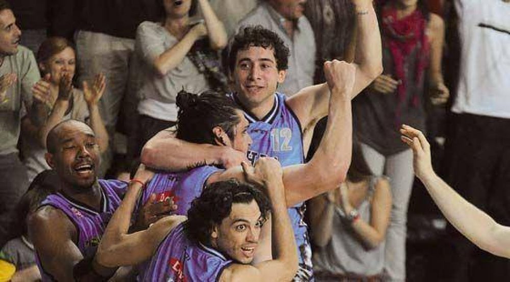En una noche de recuerdos grandes, apareci� Torres