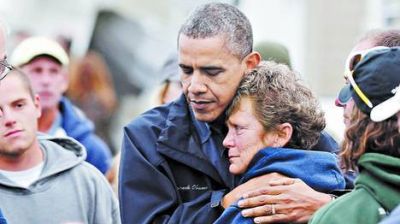 En la recta final de la campa�a, Obama consuela a las v�ctimas