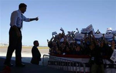 En Florida, Romney busca capear su propia tormenta
