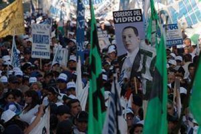 Marchan los gremios opositores en reclamo por los fondos de las obras sociales