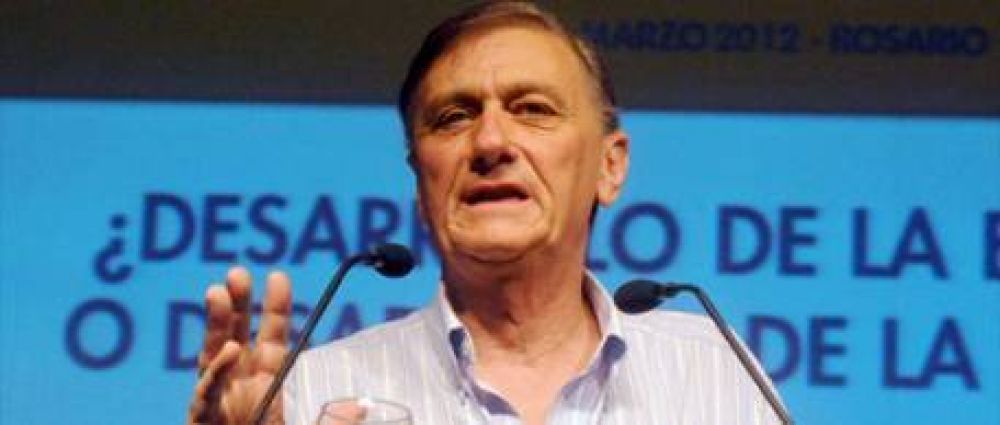 Suave lamento de Binner luego que Larroque habl� de "narcosocialismo"