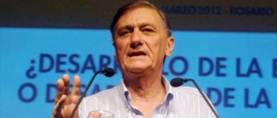 Suave lamento de Binner luego que Larroque habl� de "narcosocialismo"