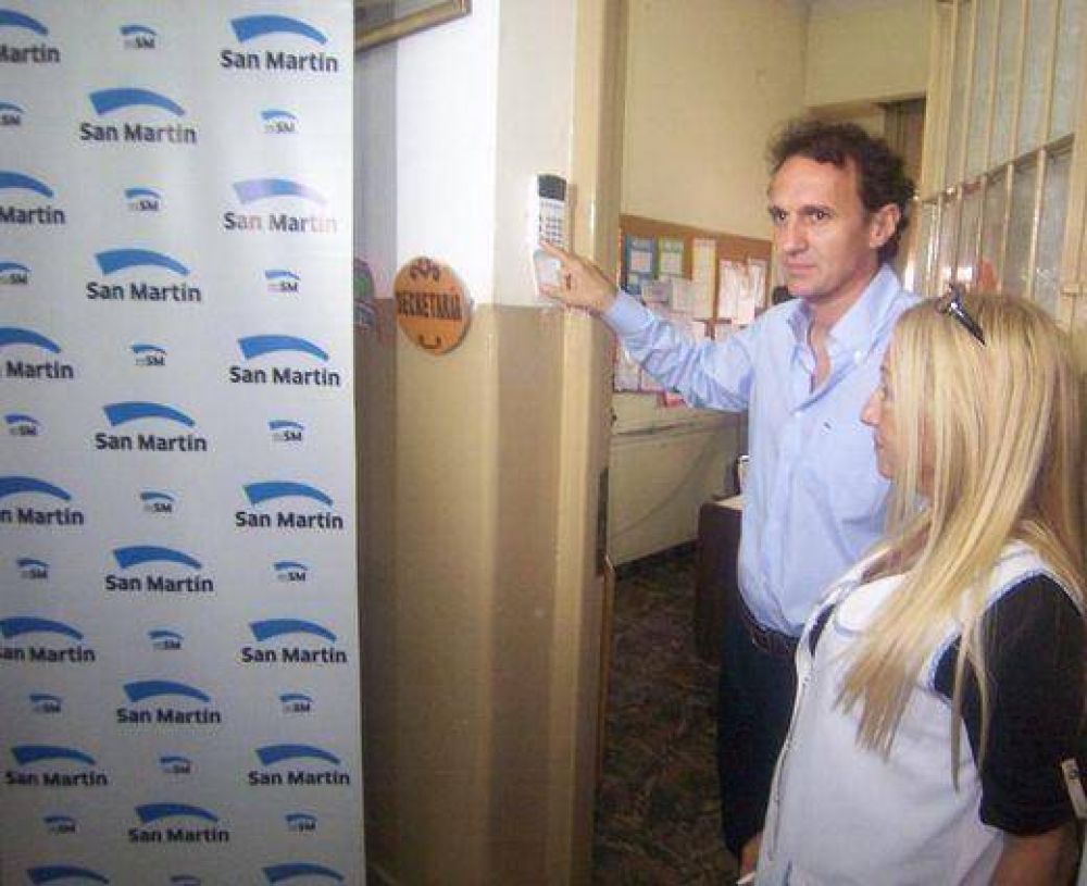 El intendente Katopodis present� la instalaci�n de botones antip�nico para 25 escuelas