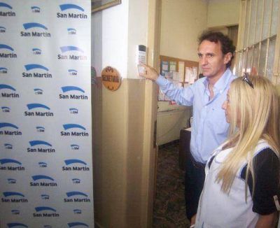 El intendente Katopodis present� la instalaci�n de botones antip�nico para 25 escuelas