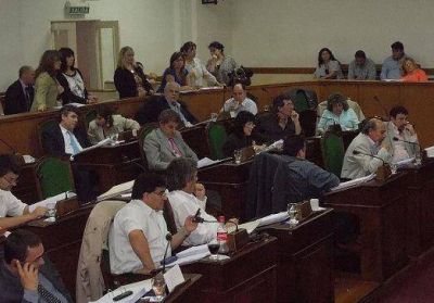 Vicente L�pez celebr� la democracia y debati� el control a importaciones