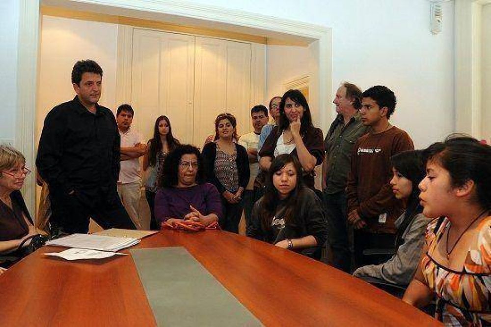 Apoyo a alumnos para presentar proyecto acerca de la memoria