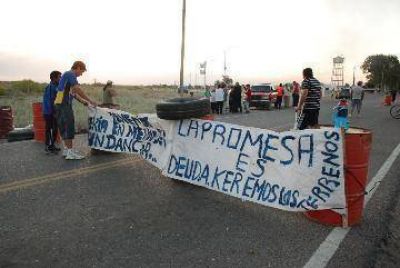 Cortaron la ruta en demanda de tierras en el puerto