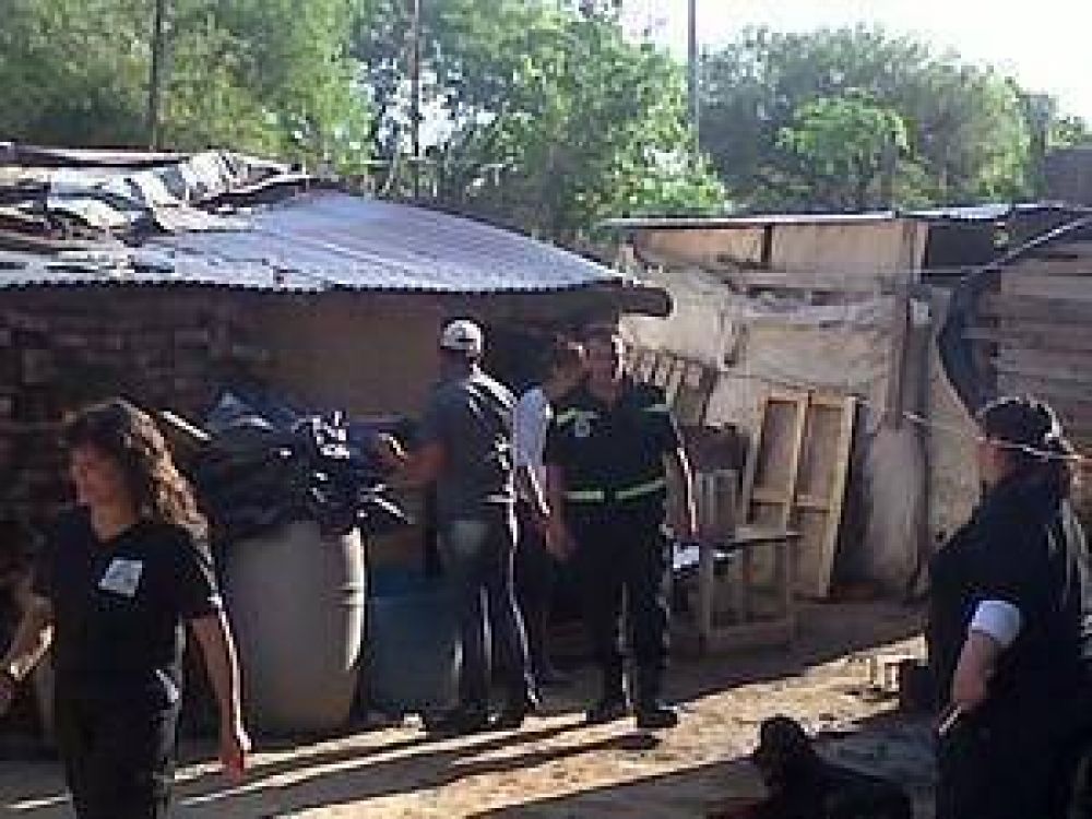 Se inundaron m�s de 35 viviendas y evacuaron a una familia tras la tormenta