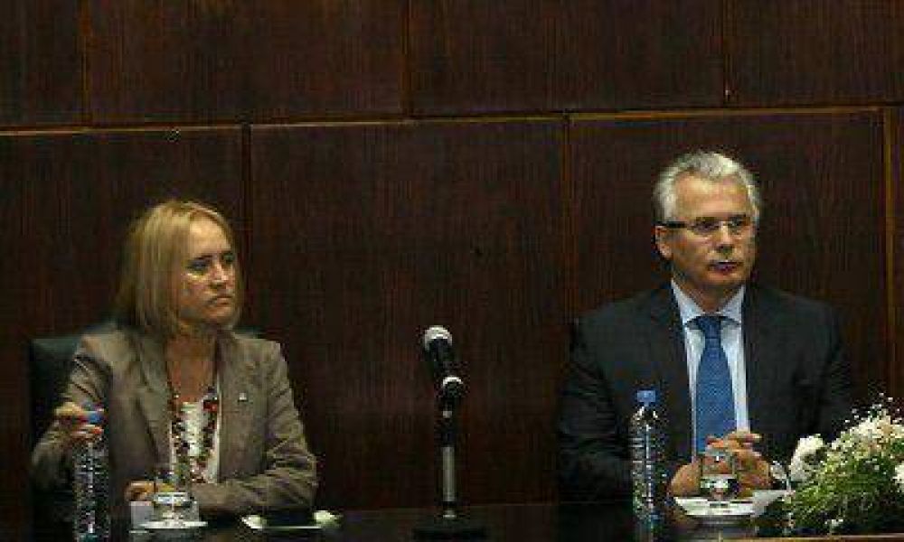 Otro round: el socialismo y La C�mpora se cruzaron en la UNCuyo cuando vino Garz�n