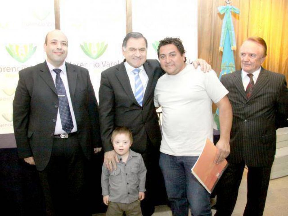  FLORENCIO VARELA: Pereyra entreg� 60 escrituras a vecinos