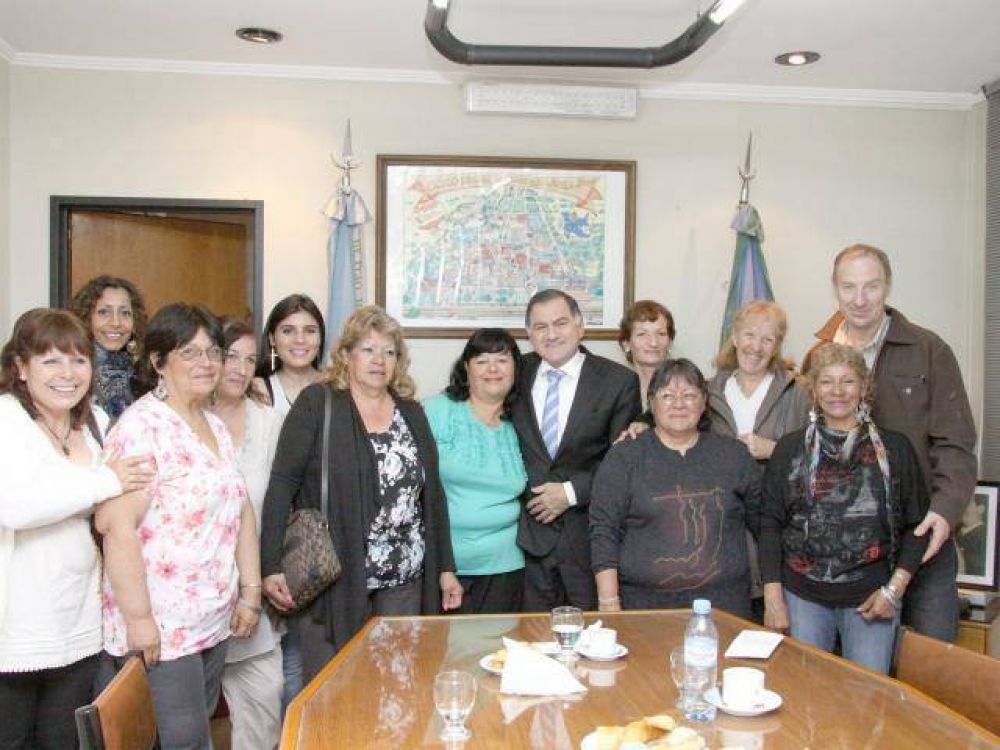 FLORENCIO VARELA: El Intendente, con promotoras de salud