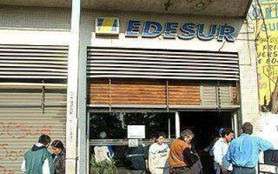 Por las crecida del r�o, algunos barrios siguen sin luz