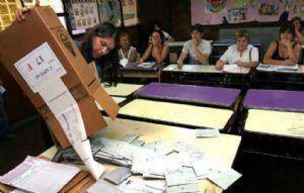 Los mendocinos de 16 y 17 a�os votar�n con sobres de color
