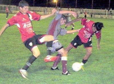 F�tbol: Gral. Rojo recuper� la punta