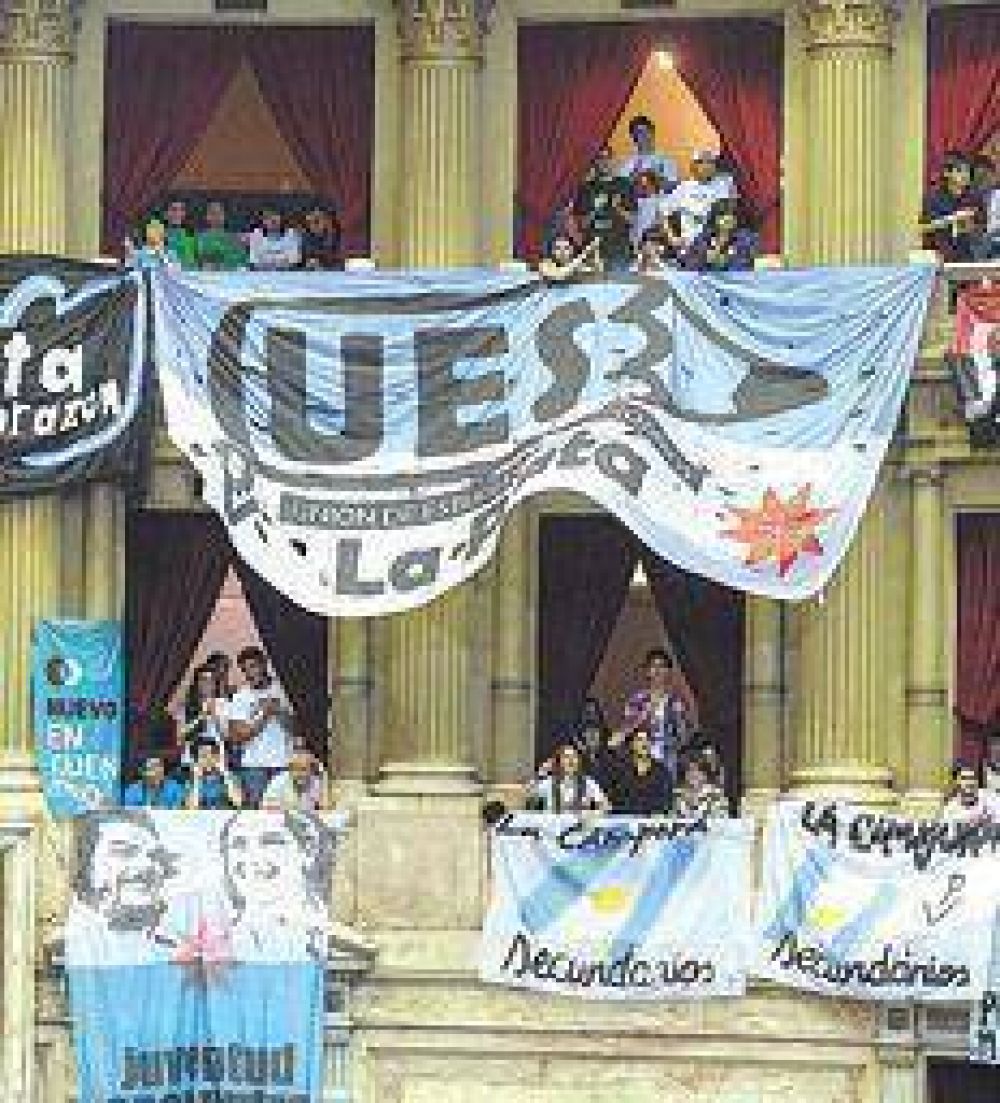 Una ley promulgada con ritmo adolescente