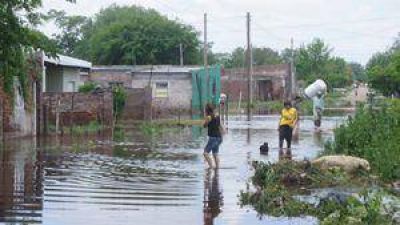 En el barrio de la curtiembre los vecinos dicen que �el agua est� subiendo cada vez m�s� 