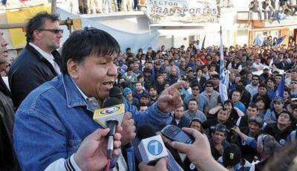 Los petroleros podr�an ir al paro general el lunes si no les pagan d�as ca�dos