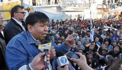 Los petroleros podr�an ir al paro general el lunes si no les pagan d�as ca�dos