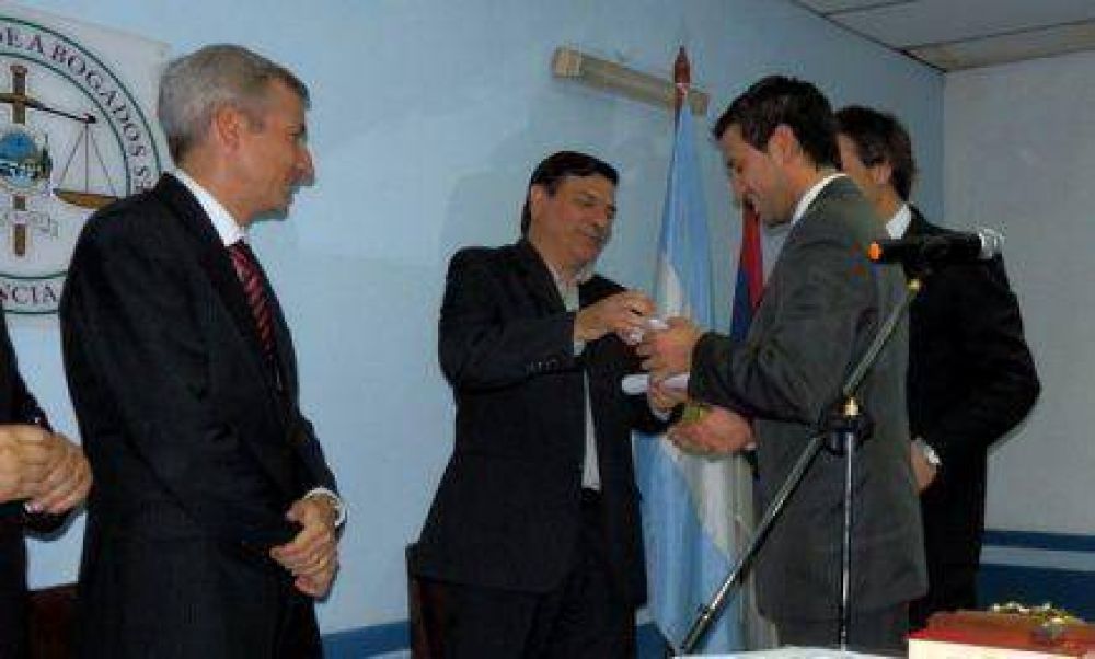 La Renovaci�n va por el Colegio de Abogados