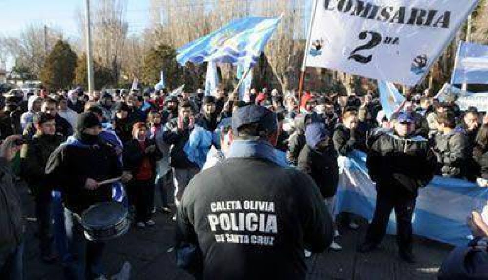 Si Peralta no cumple, los polic�as amenazan con volver a las mediadas de fuerza
