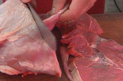 Clausuran carnicer�as y decomisan mercader�a en mal estado
