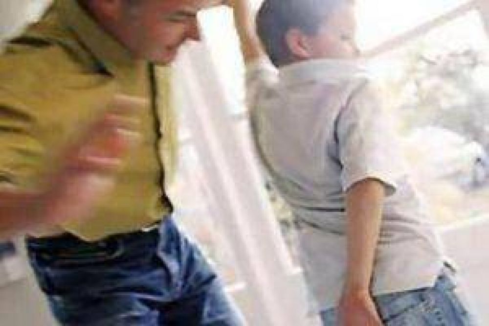 Padres en contra de la norma del C�digo Civil que proh�be darles un "chirlo" a los hijos