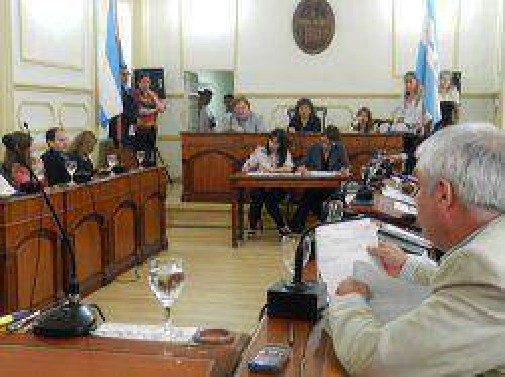 Camau tuvo respaldo del oficialismo para subir los impuestos un 22%