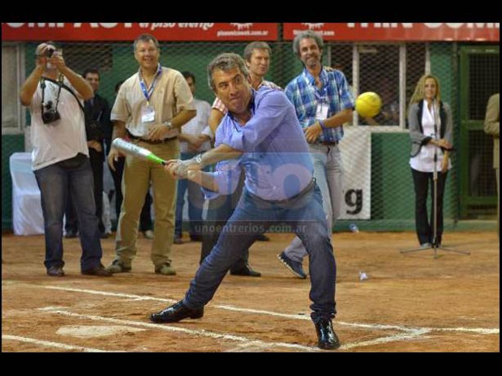 El Mundial de s�ftbol ya est� en marcha en la capital entrerriana