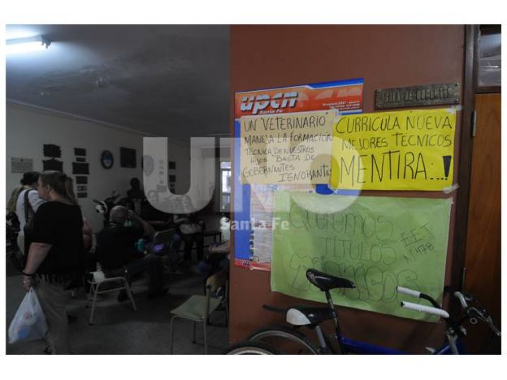 En la escuela Avellaneda se trab� el di�logo y siguen con la toma