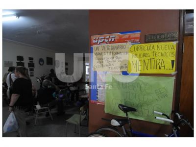 En la escuela Avellaneda se trab� el di�logo y siguen con la toma