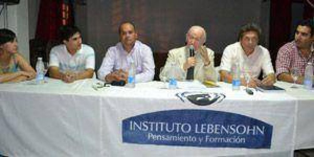  Afirman que �no hay ninguna necesidad de reformar la Constituci�n actual�