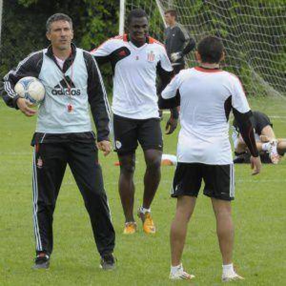 Estudiantes se instal� en Santa Fe y espera a Uni�n cagna