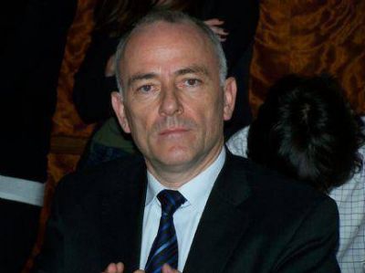 Gerardo Cirese le de dio con un ca�o al concejal Fernando Arroyo