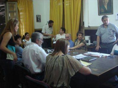Brindan asesoramiento jur�dico para vecinos del barrio Santa Cruz